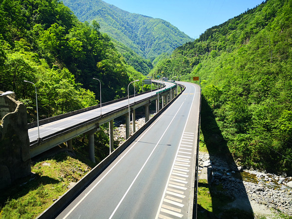 01 四川雅安經(jīng)石棉至瀘沽段高速公路土建工程C18標(biāo)項(xiàng)目-1_副本.jpg